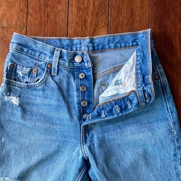 Levi’s✨Classic 501 Highrise/waistedButton fly Straight leg Jeans - price is firm - Picture 2 of 5